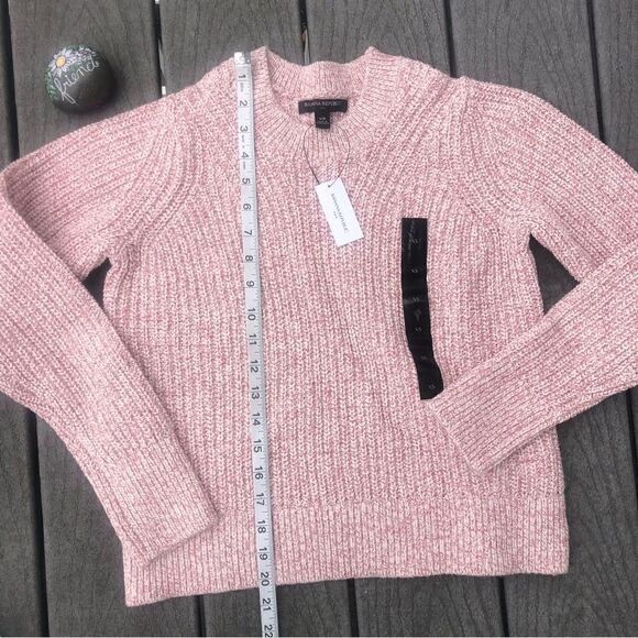 Banana Republic Pale Pink Sweater - Picture 5 of 6